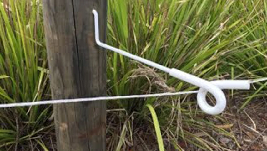 سياج كهربائي تعويض ضفيرة آخر عازل للأعمدة الخشبية سياج المزرعة